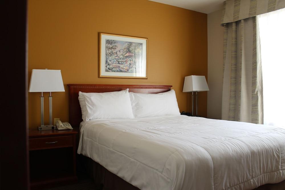 Foxwood Inn And Suites Fox Creek 外观 照片