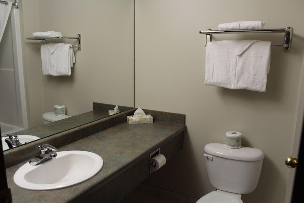 Foxwood Inn And Suites Fox Creek 外观 照片