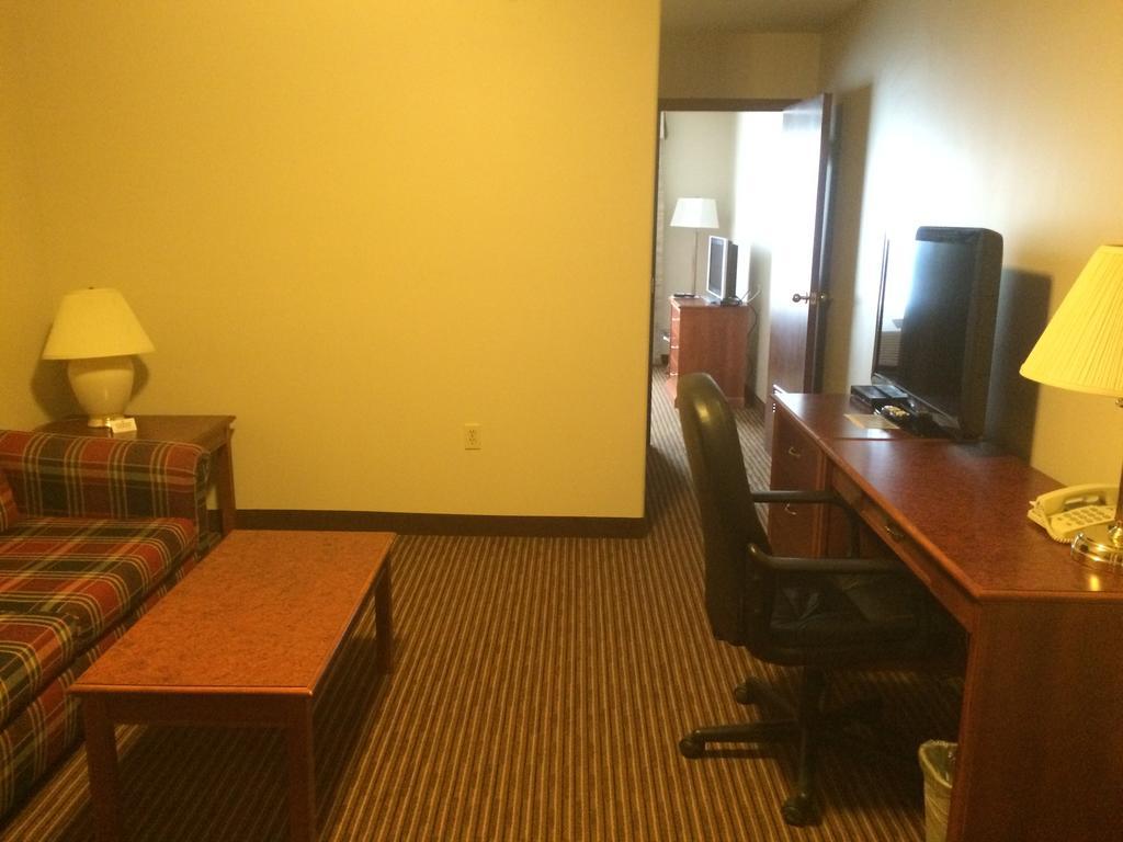 Foxwood Inn And Suites Fox Creek 外观 照片