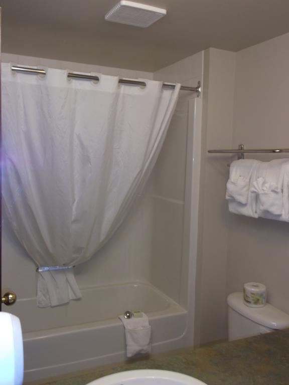 Foxwood Inn And Suites Fox Creek 客房 照片