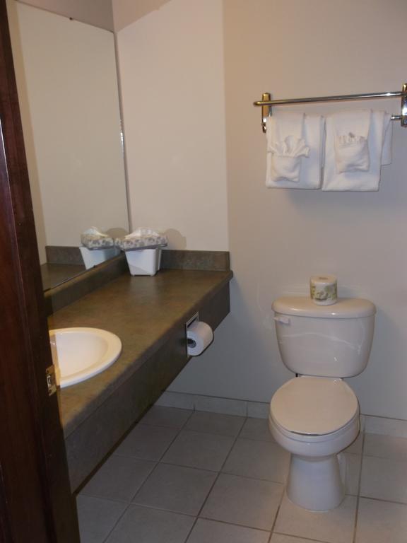 Foxwood Inn And Suites Fox Creek 客房 照片