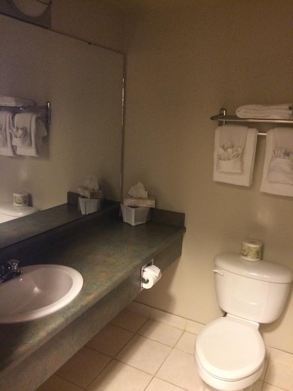 Foxwood Inn And Suites Fox Creek 客房 照片