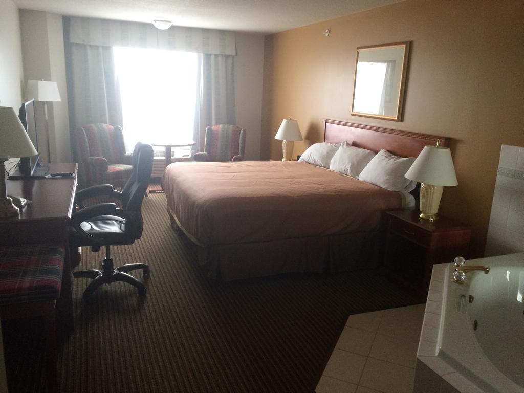 Foxwood Inn And Suites Fox Creek 客房 照片