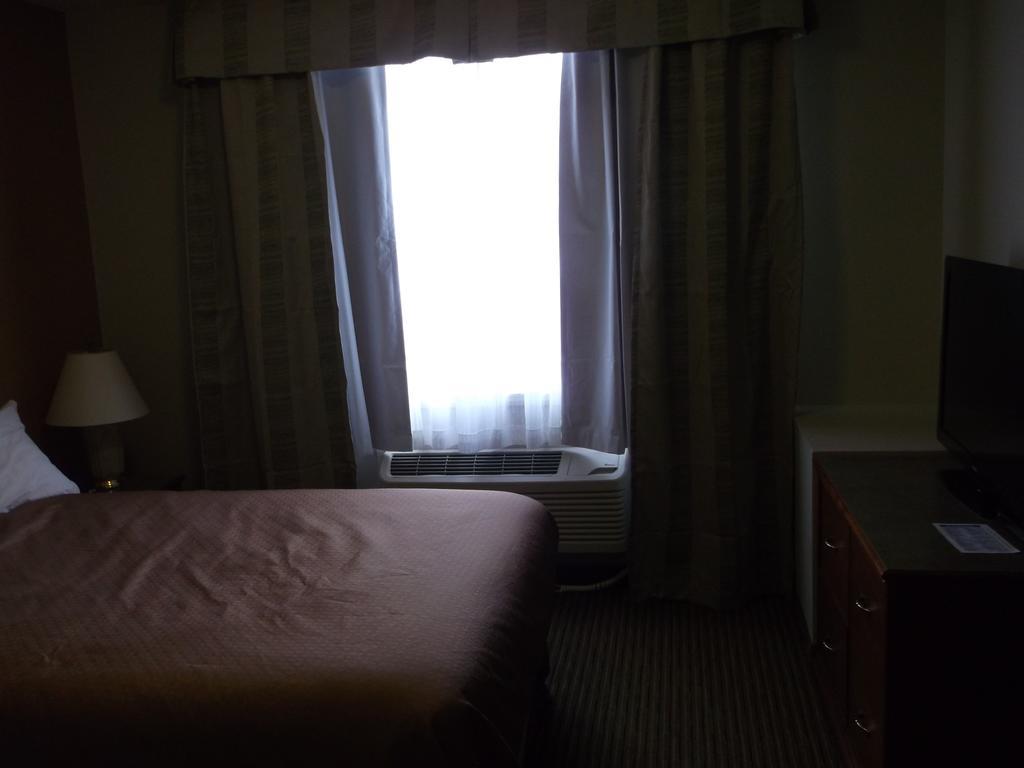 Foxwood Inn And Suites Fox Creek 客房 照片