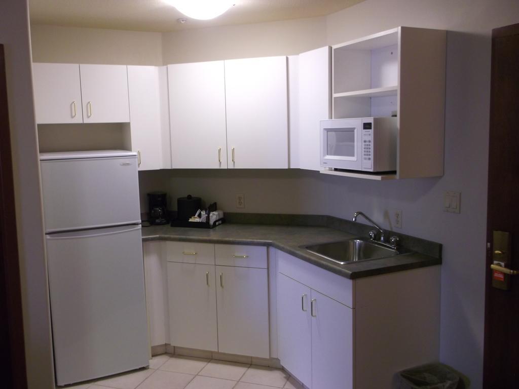 Foxwood Inn And Suites Fox Creek 客房 照片