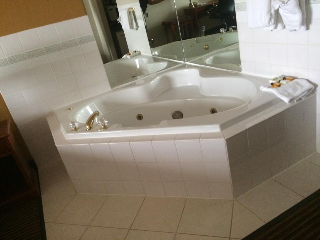 Foxwood Inn And Suites Fox Creek 客房 照片