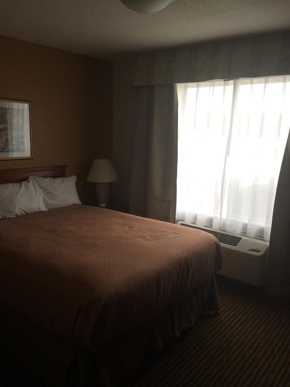 Foxwood Inn And Suites Fox Creek 客房 照片