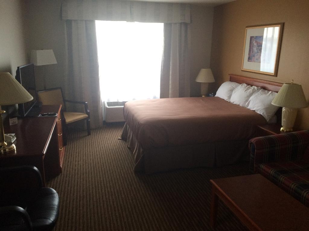Foxwood Inn And Suites Fox Creek 客房 照片